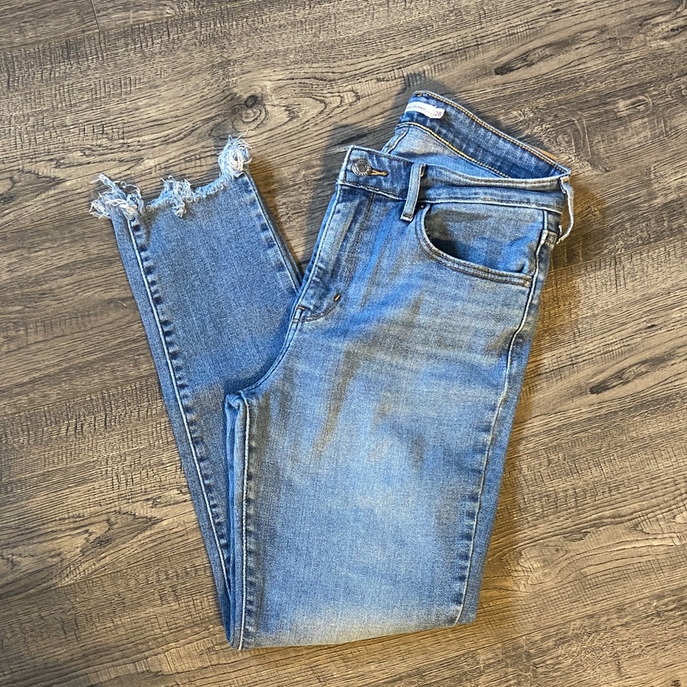 Levi's Light Blue Cropped Fray-Hem Jeans